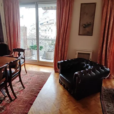 Avenue Victor Hugo - 16 - 4160 *