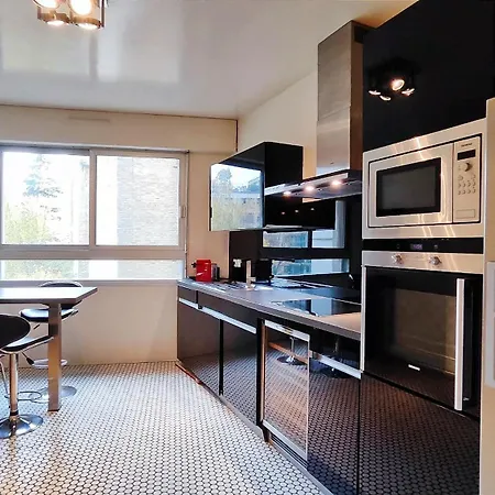 Avenue Victor Hugo - 16 - 4160 *