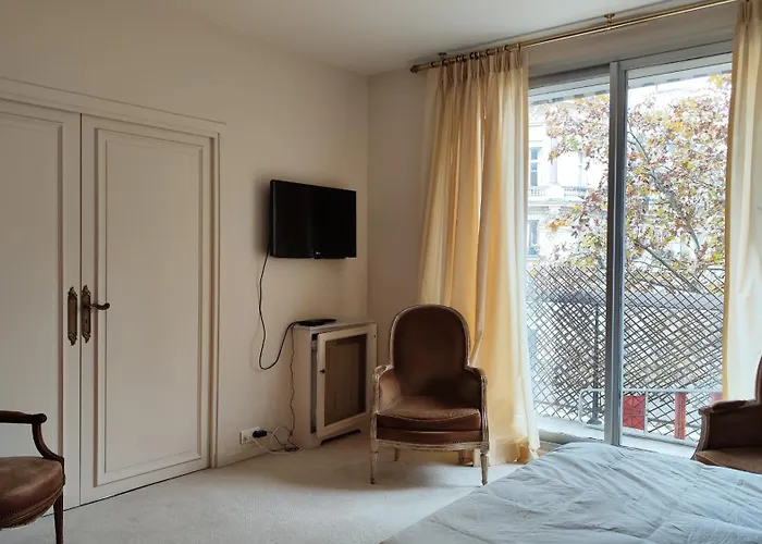 Avenue Victor Hugo - 16 - 4160 Apartament *